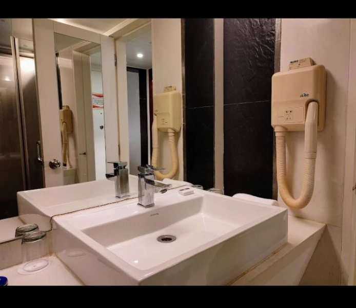  Hotels 85000 Sq.ft. for Sale in Juhu, Mumbai