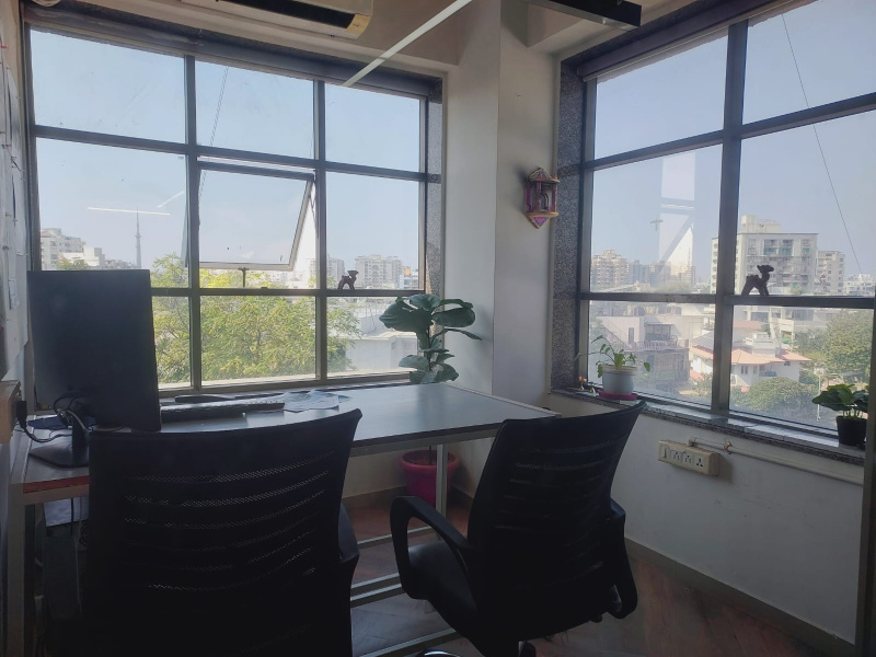  Office Space 465 Sq.ft. for Sale in 132 Ft. Ring Road, Ahmedabad