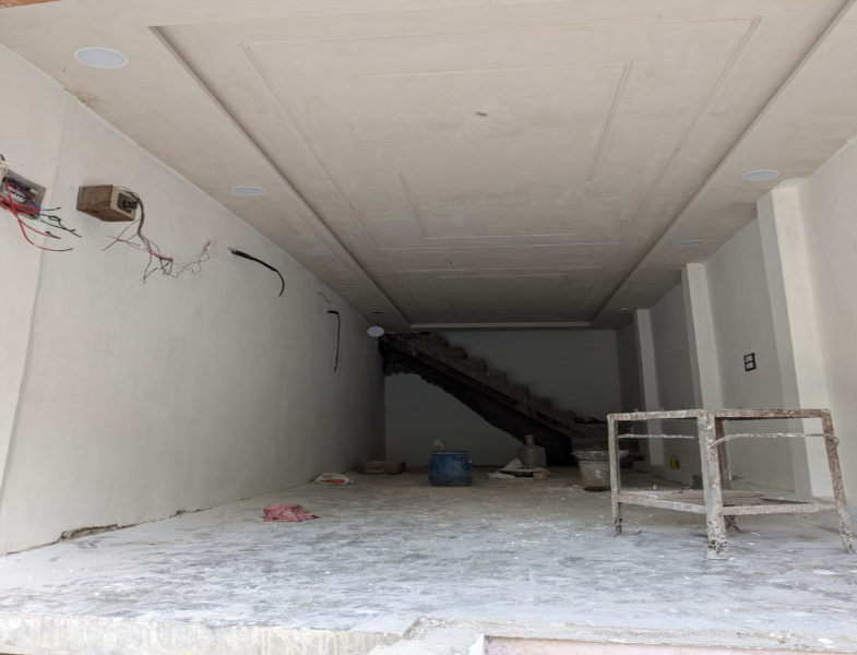  Commercial Shop 402 Sq.ft. for Rent in MG Road, Agra