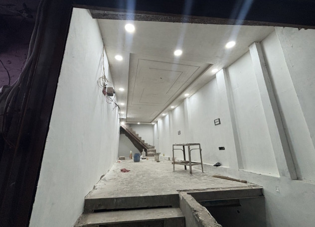  Commercial Shop 402 Sq.ft. for Rent in MG Road, Agra