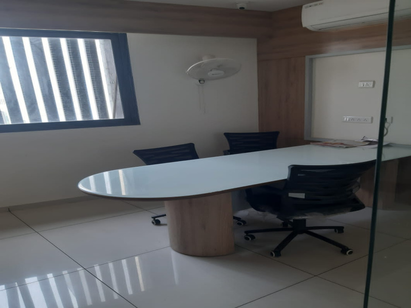  Office Space 1930 Sq.ft. for Rent in Thaltej, Ahmedabad