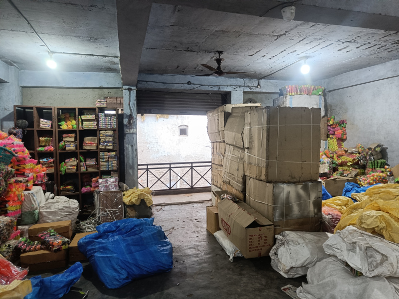  Warehouse 1500 Sq.ft. for Sale in Yahiyaganj, Lucknow