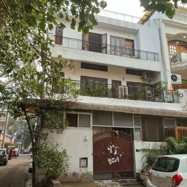 4 BHK 299 Sq. Meter Farm House for Sale in Deepali Enclave, Pitampura, Delhi