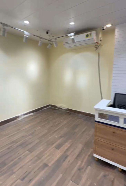  Commercial Shop 500 Sq.ft. for Rent in Siwan Road