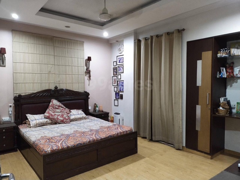 4 BHK Builder Floor 329 Sq. Yards for Sale in Block K Kailash Colony, Delhi