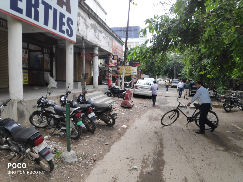  Commercial Shop 300 Sq.ft. for Sale in Kaushambi, Ghaziabad