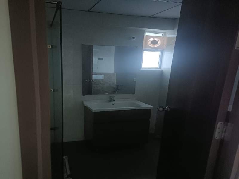 2.5 BHK Apartment 1400 Sq.ft. for Sale in Kaushambi, Ghaziabad