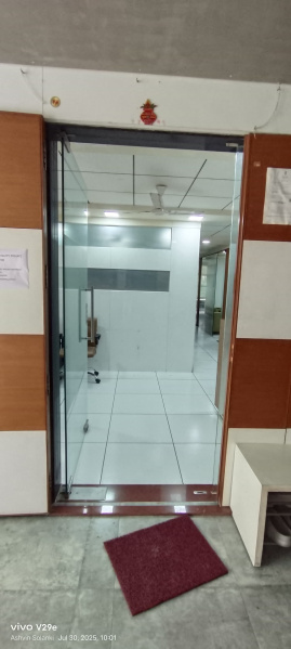  Office Space 370 Sq.ft. for Rent in Naranpura, Ahmedabad
