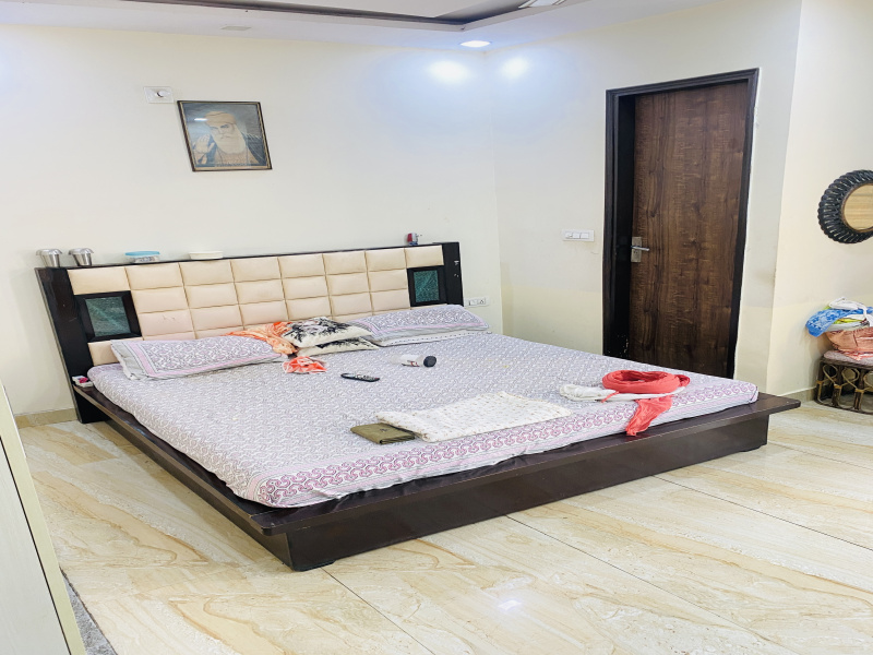 2 BHK Builder Floor 900 Sq.ft. for Rent in Ramesh Nagar, Delhi