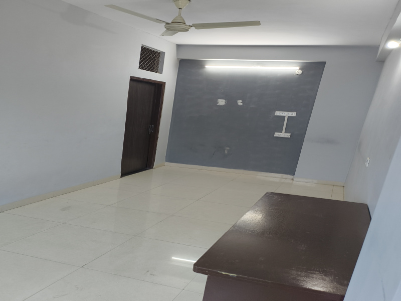  Office Space 400 Sq.ft. for Rent in Malharganj, Indore