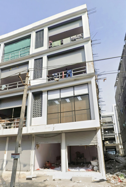  1700 Sq.ft. Warehouse for Rent in Kamrej, Surat