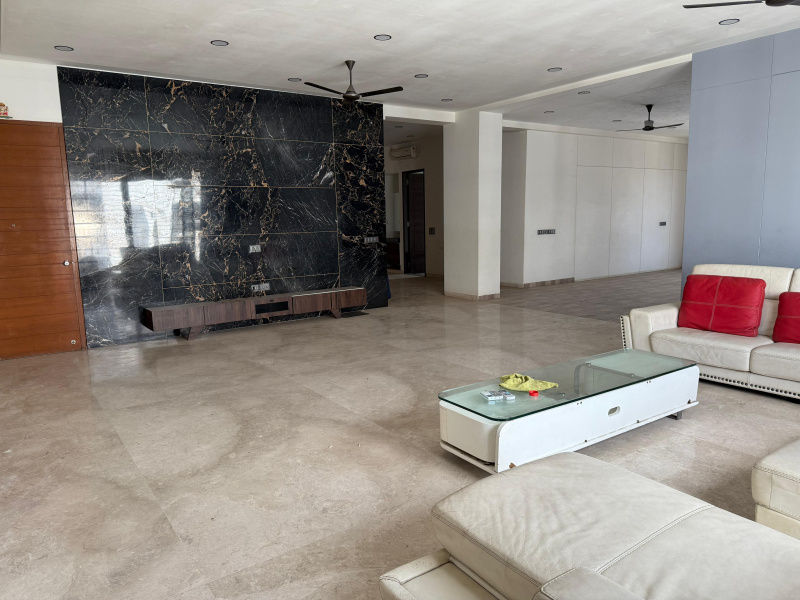 5 BHK Apartment 5600 Sq.ft. for Rent in Vesu, Surat