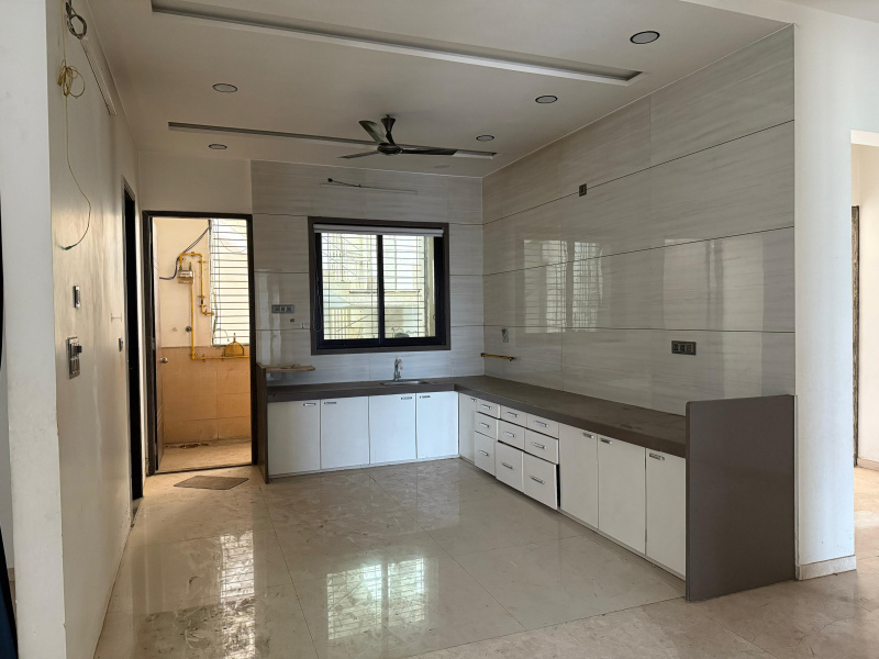 5 BHK Apartment 5600 Sq.ft. for Rent in Vesu, Surat