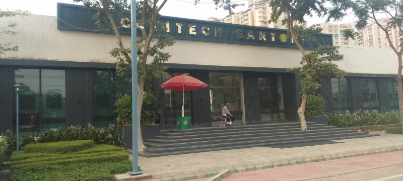  Office Space 700 Sq.ft. for Sale in Noida-Greater Noida Expressway