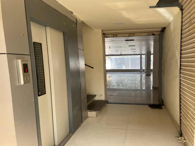  Office Space 1400 Sq.ft. for Rent in Navi Peth, Solapur