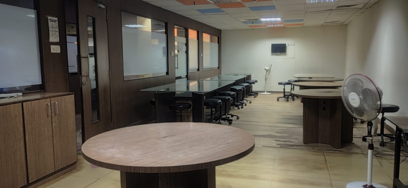  Office Space 30000 Sq.ft. for Rent in Alkapuri, Vadodara