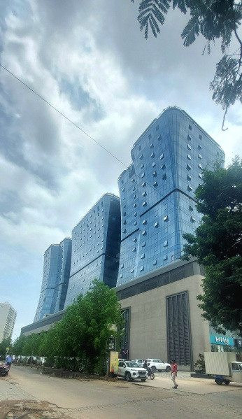  Office Space 953 Sq.ft. for Sale in Subhanpura, Vadodara
