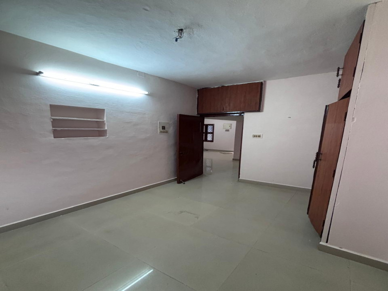 2 BHK Apartment 750 Sq.ft. for Rent in Velachery, Chennai