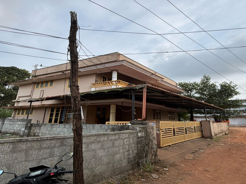 6 BHK House 5 Cent for Sale in Aluva, Ernakulam