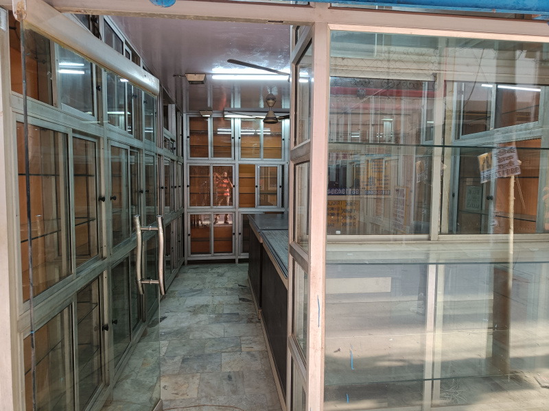  Commercial Shop 200 Sq.ft. for Rent in Block J, Khirki Extension, Delhi