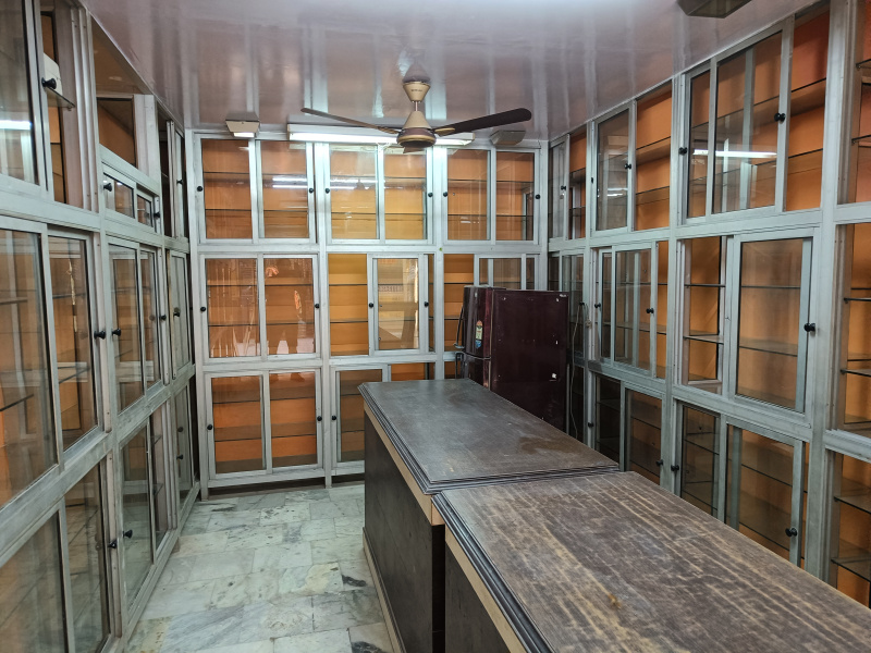  Commercial Shop 200 Sq.ft. for Rent in Block J, Khirki Extension, Delhi