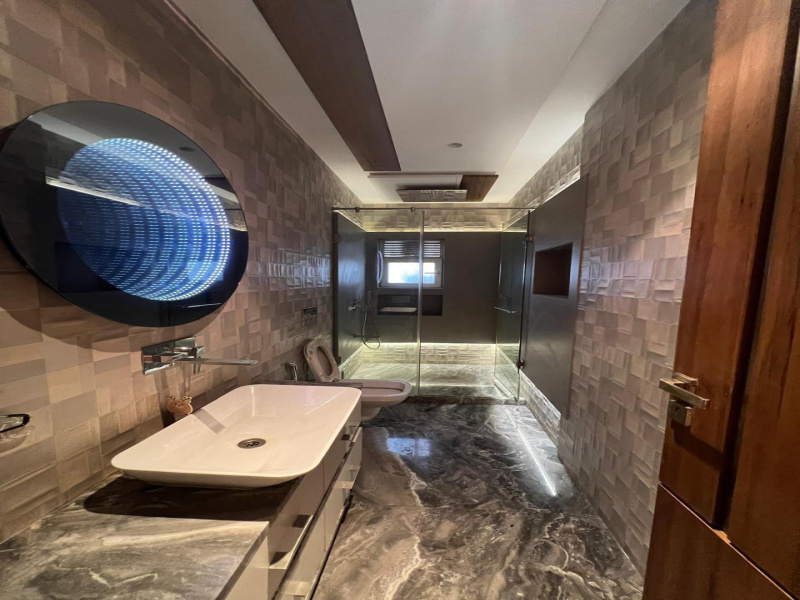 5 BHK Apartment 5000 Sq.ft. for Rent in Gulmohar Road, Juhu, Mumbai