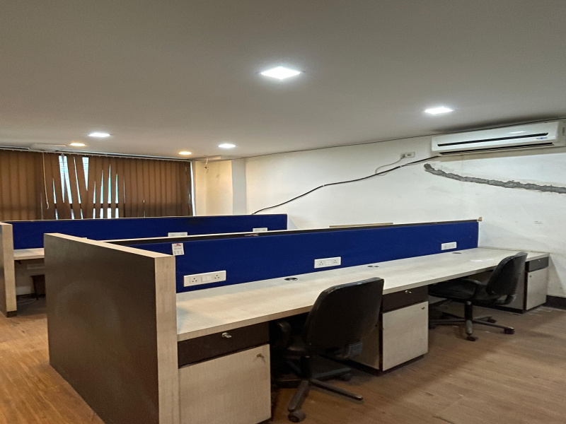  Office Space 1350 Sq.ft. for Rent in Park Street, Kolkata