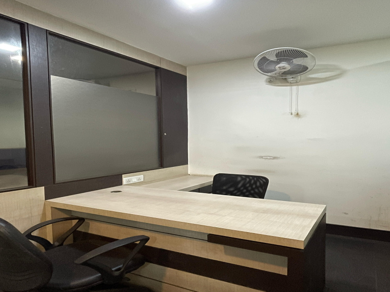 Office Space 1350 Sq.ft. for Rent in Park Street, Kolkata
