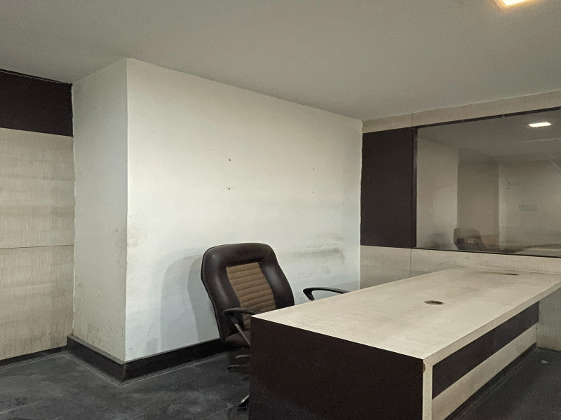  Office Space 1350 Sq.ft. for Rent in Park Street, Kolkata
