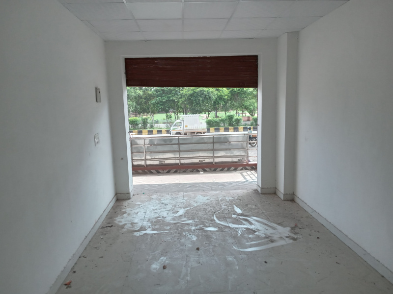  Commercial Shop 250 Sq.ft. for Rent in Suthiyana, Greater Noida