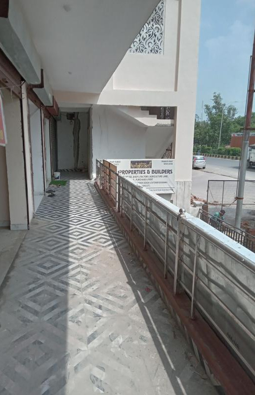  Commercial Shop 250 Sq.ft. for Rent in Suthiyana, Greater Noida