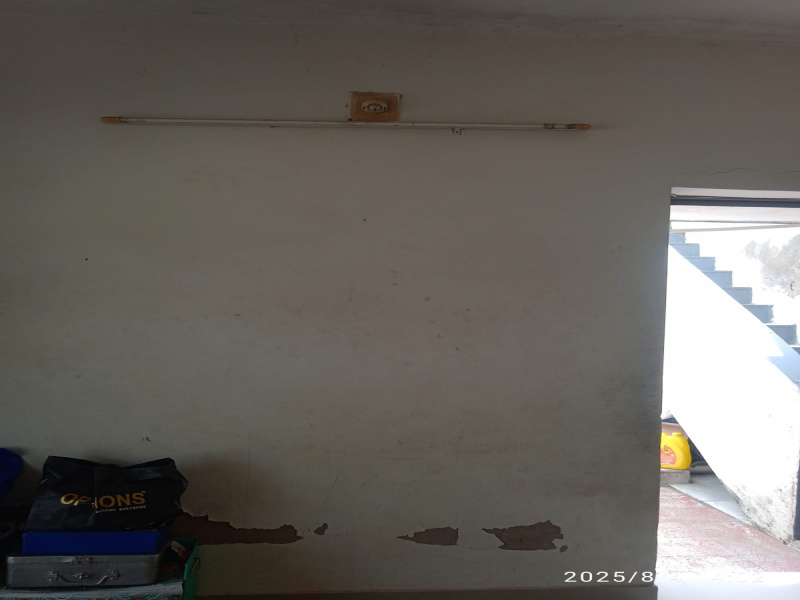  Commercial Shop 90 Sq.ft. for Rent in Ahmedabad Cantonment