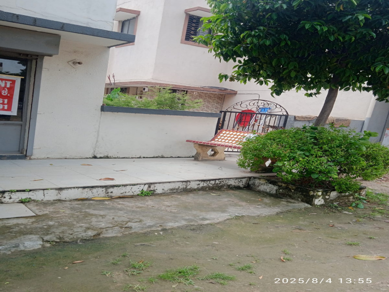  Commercial Shop 90 Sq.ft. for Rent in Ahmedabad Cantonment