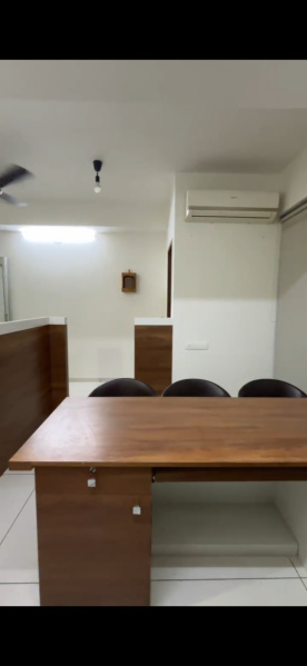  Office Space 400 Sq.ft. for Rent in 150 Feet Ring Road, Rajkot