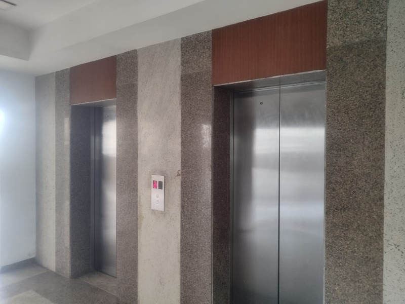  Office Space 6500 Sq.ft. for Sale in Andheri West, Mumbai