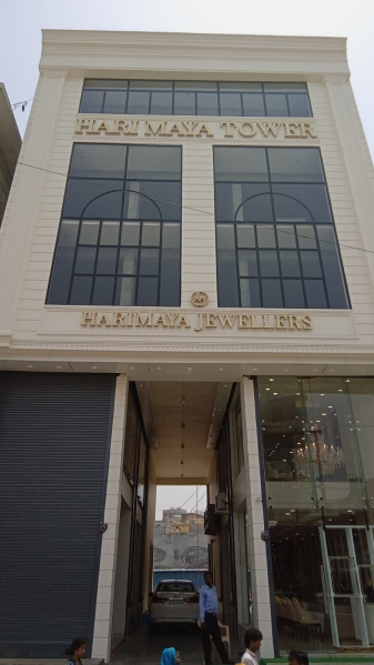  Commercial Shop 1500 Sq.ft. for Rent in Sector 18 Noida