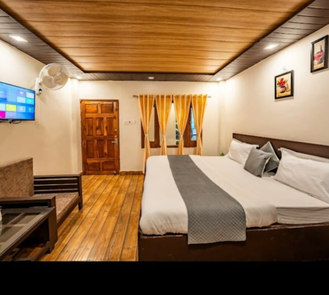  1200 Sq.ft. Hotels for Sale in Mallital, Nainital