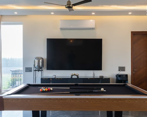 1 RK 2500 Sq. Yards Farm House for Sale in Sohna, Gurgaon