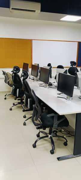  975 Sq.ft. Office Space for Rent in C G Road, Ahmedabad