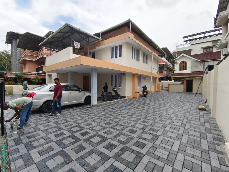 4 BHK 3000 Sq.ft. House for Rent in Kacheripady, Ernakulam