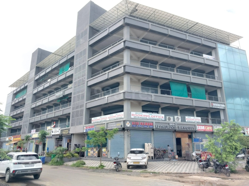  850 Sq.ft. Commercial Shop for Rent in 100 Ft Ring Road, Ahmedabad