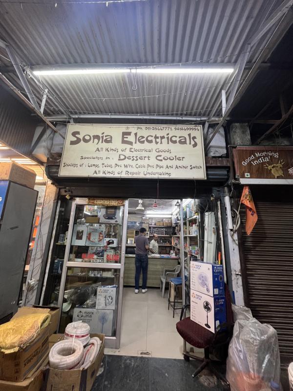  150 Sq.ft. Commercial Shop for Rent in Block R, Greater Kailash I, Delhi