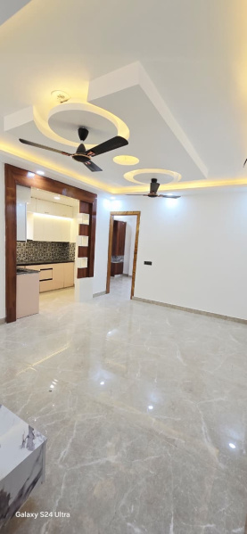 2.5 BHK 350 Sq. Yards Builder Floor for Sale in Sector 73 Noida