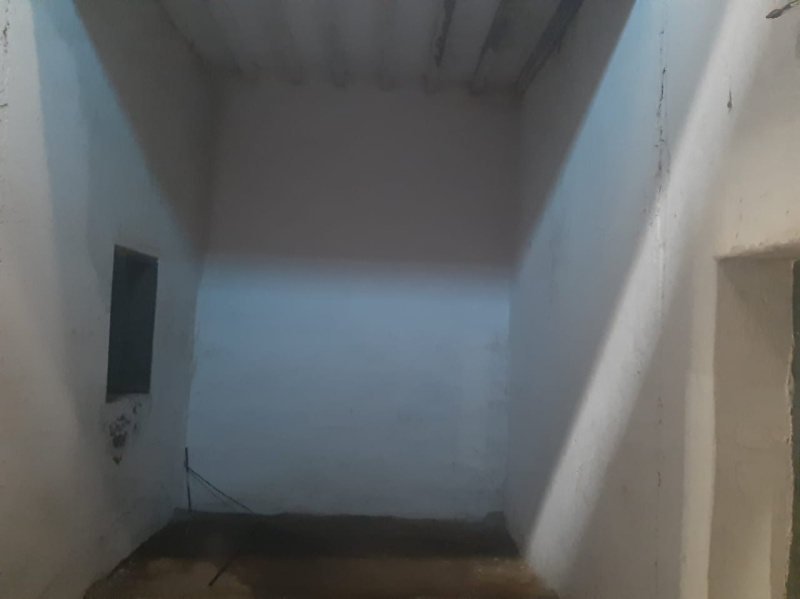  2700 Sq.ft. Warehouse for Sale in Chickpet, Bangalore