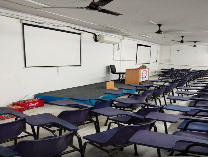  1750 Sq.ft. Office Space for Sale in Gautam Nagar, Delhi