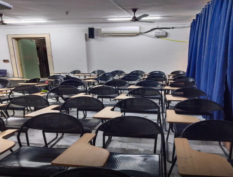  1750 Sq.ft. Office Space for Sale in Gautam Nagar, Delhi