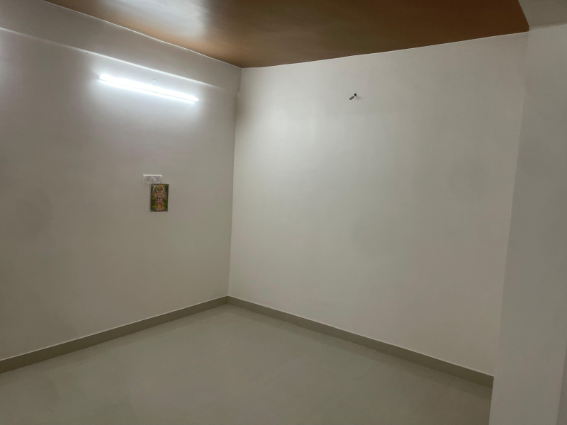  280 Sq.ft. Commercial Shop for Sale in Adambakkam, Chennai