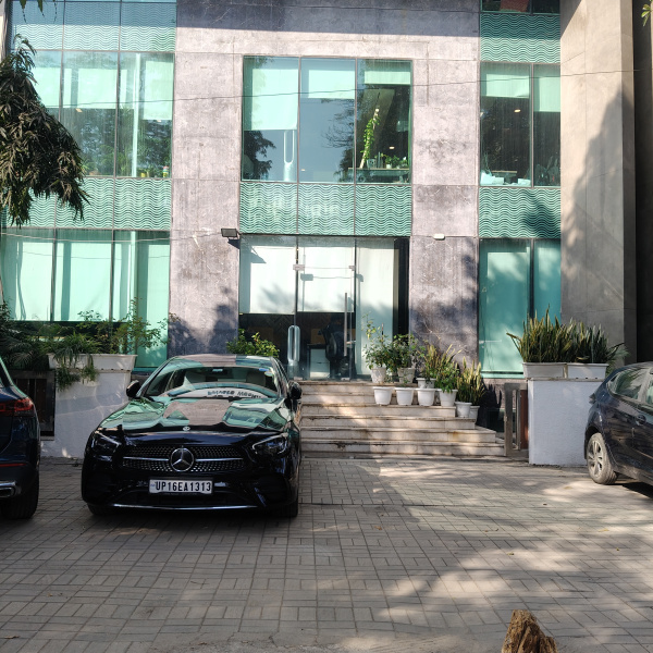  2600 Sq.ft. Showroom for Rent in Defence Colony, Delhi