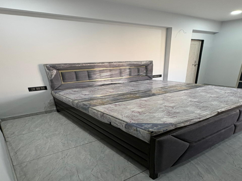 2 BHK 1270 Sq.ft. Apartment for Rent in Drive In Road, Ahmedabad