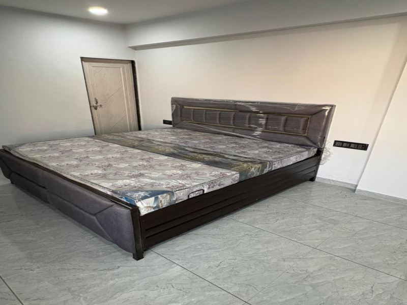 2 BHK 1270 Sq.ft. Apartment for Rent in Drive In Road, Ahmedabad